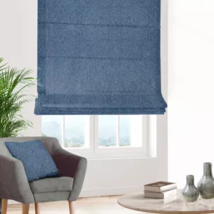 Roleta rzymska granatowa z tkaniny z dodatkiem połyskującej nici, z widocznym ozdobnym splotem