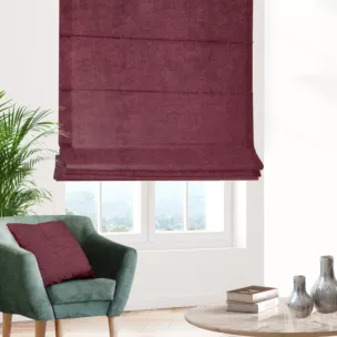 Roleta rzymska bordowa z miękkiej tkaniny szenilowej typu dimout o naturalnym splocie
