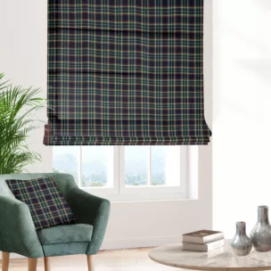 Roleta rzymska granatowo zielona z delikatnej tkaniny w kratkę