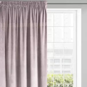 DIVA LINE Zasłona z welwetu zdobiona pasem geometrycznego wzoru z drobnych jasnozłotych dżetów