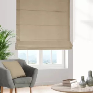 Roleta rzymska ciemnokremowa z miękkiej tkaniny o naturalnym splocie w stylu ekologicznym