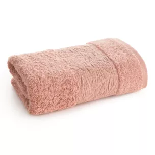 Ręcznik kąpielowy z bawełny 50x90 cm kolor pudrowy róż z wytłaczanym roślinnym motywem ALBA