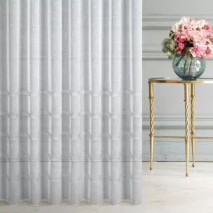 Firana szyta na taśmie 5 cm biała z etaminy zdobionej frędzlowymi pasami