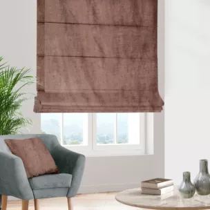 Roleta rzymska SAFARI 1 ciemnobeżowa z miękkiej welwetowej tkaniny z połyskiem i poziomym prążkiem