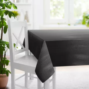 Obrus szyty JULIETT czarny z eleganckiej połyskującej tkaniny przetykanej lureksową nicią
