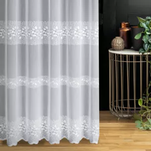 Firana szyta na taśmie 5 cm biała z matowej tkaniny ADEN z efektem deszczyku, zdobiona haftem roślinnym tworzącym trzy poziome pasy