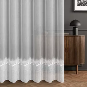 Firana szyta na taśmie 5 cm biała z gładkiej tkaniny typu aden z ozdobnym podwinięciem i haftem