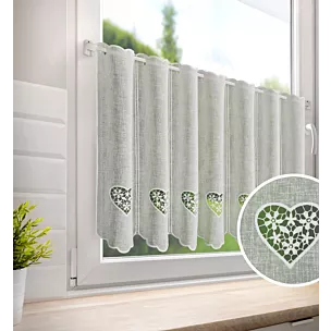 Tkanina firanowa zazdrostka z etaminy zdobiona haftowanymi ażurowymi sercami