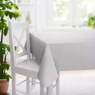 Obrus szyty biały z tkaniny z mieszanką lnu i wiskozy, w stylu eko, z delikatnym połyskiem