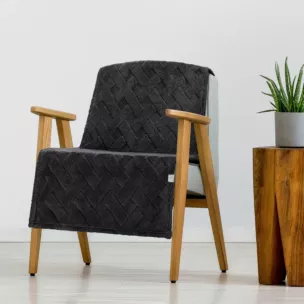 Narzuta na fotel-koc flano 70x160 cm czarna zdobiona wytłaczanym wzorem CARO Design 91