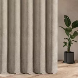 Zasłona szyta na tunelu beżowa z tkaniny o szenilowej strukturze