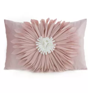 Poszewka na poduszkę 30 x 50 cm z welwetu kolor pudrowo, kremowy zdobiona dużym kwiatem 3D FLORES 3