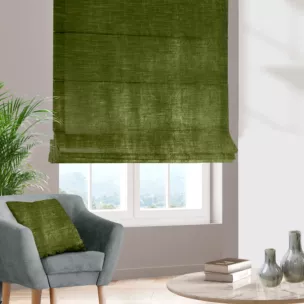 Roleta rzymska SAFARI 1 oliwkowa z miękkiej welwetowej tkaniny z połyskiem i poziomym prążkiem