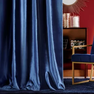 Zasłona szyta na taśmie 5 cm SAFARI ciemnoniebieska z miękkiej welwetowej tkaniny z połyskiem