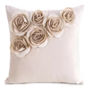 Poszewka na poduszkę 45 x 45 cm z welwetu kolor pudrowy zdobiona w róże 3D