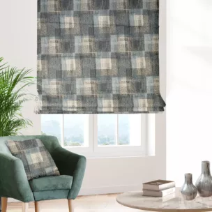 Roleta rzymska czarno złota z tkaniny w elegancki wzór przetykany błyszczącą nicią Italissima Eva Minge