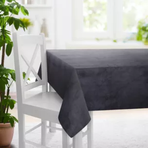 Obrus szyty WALDO czarny ze szlachetnej grubej tkaniny welwetowej o gramaturze 400g/m2