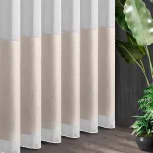 Tkanina firanowa  aden z efektem deszczyku, zakończona szerokim pasem złożonym z drobnych pasków