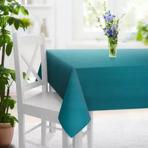 Obrus szyty turkusowy z miękkiej tkaniny o welurowej strukturze