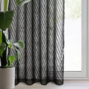 Zasłona czarna zdobiona puszystą moherową nicią 140x250 cm przelotka - LAUREL