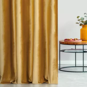 Zasłona szyta na taśmie 5 cm miodowa z tkaniny welwetowej w pionowe prążki, wykończona obciążnikiem