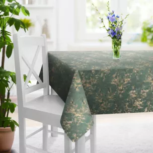 Obrus szyty jasnozielono złoty z grubej, matowej tkaniny welwetowej z połyskliwym nadrukiem Italissima Eva Minge