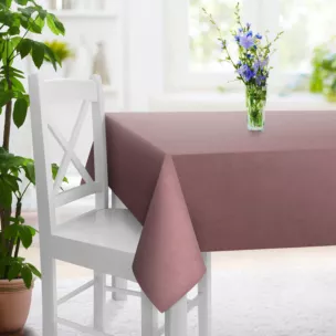 Obrus szyty DORA - HIT wrzosowy z miękkiej tkaniny o welurowej strukturze