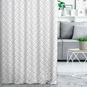 Zasłona szyta na taśmie 5 cm kremowo grafitowa z tkaniny o naturalnym splocie z nadrukowanym geometrycznym wzorem