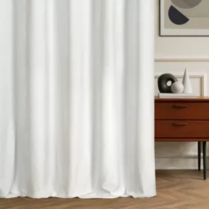 Zasłona szyta na taśmie 5 cm biała z miękkiej w dotyku tkaniny szenilowej