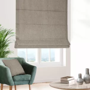Roleta rzymska beżowa z tkaniny o grubym splocie i efektem melanżu