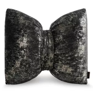 Poduszka 45x55 cm welwetowa kolor czarny w kształcie kokardy z przecieranym lśniącym wzorem KODARDA 1