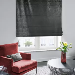 Roleta rzymska ELITE czarno srebrna miękka, welwetowa, typu BLACKOUT 100% zaciemniająca, z połyskującym nadrukiem, o gramaturze 400g/m2