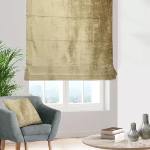 Roleta rzymska SAFARI 1 ciemnozłota z miękkiej welwetowej tkaniny z połyskiem i poziomym prążkiem