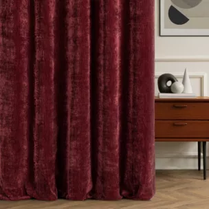 Zasłona szyta na taśmie 5 cm bordowa z miękkiej w dotyku tkaniny szenilowej