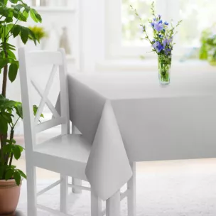 Obrus szyty srebrny ze strukturalnej tkaniny typu blackout, zaciemniająca w 100%