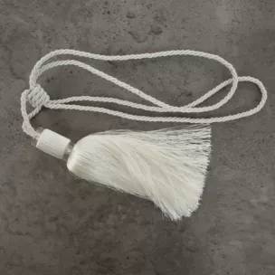 Dekoracyjny sznur do zasłon MILA z puszystym chwostem