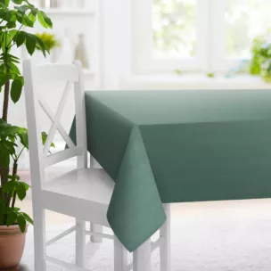 Obrus szyty ciemnomiętowy z miękkiej półmatowej tkaniny welwetowej