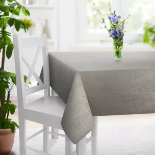 Obrus szyty srebrno złocisty z połyskującej tkaniny z geometrycznym, drobnym wzorem Pierre Cardin