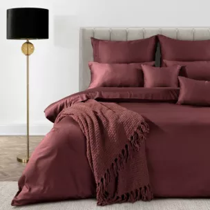 Pościel 220x200 cm z bawełny, makosatyny kolor bordowy z ozdobną kantą i haftem kolekcja MINGE ELEGANTE