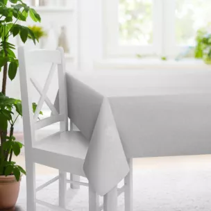 Obrus szyty GEONOA srebrny z miękkiej tkaniny o naturalnym charakterze z widocznym ozdobnym splotem