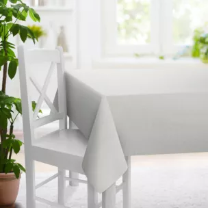 Obrus szyty kremowy z tkaniny bukla z efektem melanżu