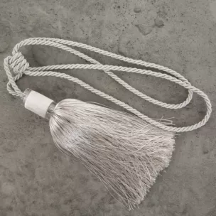 Dekoracyjny sznur do zasłon MILA z puszystym chwostem