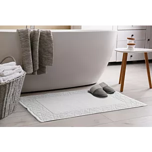 Dywanik łazienkowy NIKA z bawełny, dobrze chłonący wodę z geometrycznym wzorem wykończony błyszczącą nicią