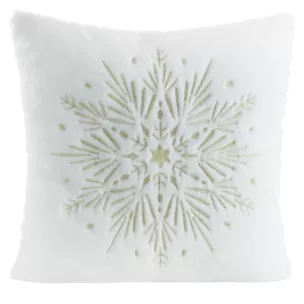 Poszewka na poduszkę świąteczna 45x45 cm biało, szampańska z przyjemnego futerka zdobiona haftem śnieżynki