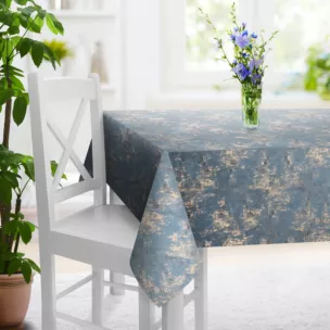 Obrus szyty ciemnoniebiesko złoty z grubej, matowej tkaniny welwetowej z połyskliwym nadrukiem Italissima Eva Minge