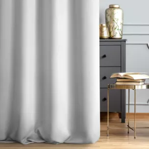Zasłona szyta na taśmie 5 cm biała z gładkiej tkaniny zaciemniającej typu dimout