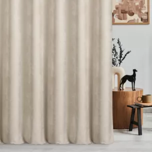 Zasłona szyta na flexach beżowa z tkaniny o szenilowej strukturze