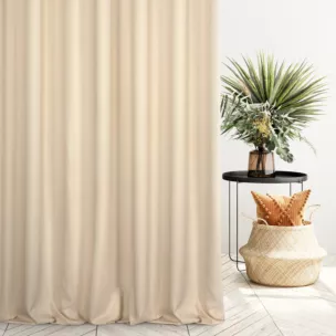 Zasłona szyta na taśmie 5 cm jasnobeżowa z gładkiej tkaniny wodoodpornej
