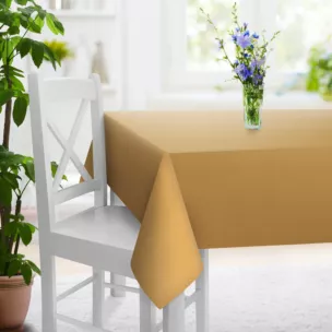 Obrus szyty musztardowy z gładkiej tkaniny zaciemniającej typu dimout wykończona obciążnikiem