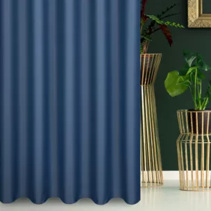 Zasłona szyta na taśmie 5 cm granatowa z gładkiej tkaniny zaciemniającej typu dimout wykończona obciążnikiem